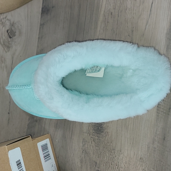 UGG Slippers - Picture 4 of 5